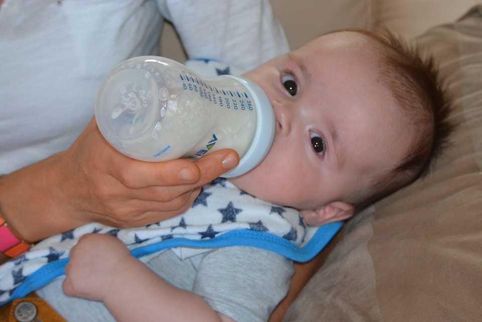 feeding baby with formula