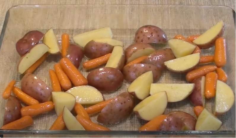 carrot and potato mix with oil